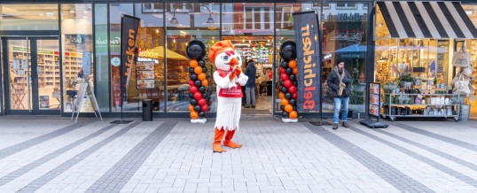 Feestelijke opening van Belchicken restaurant in Keulen