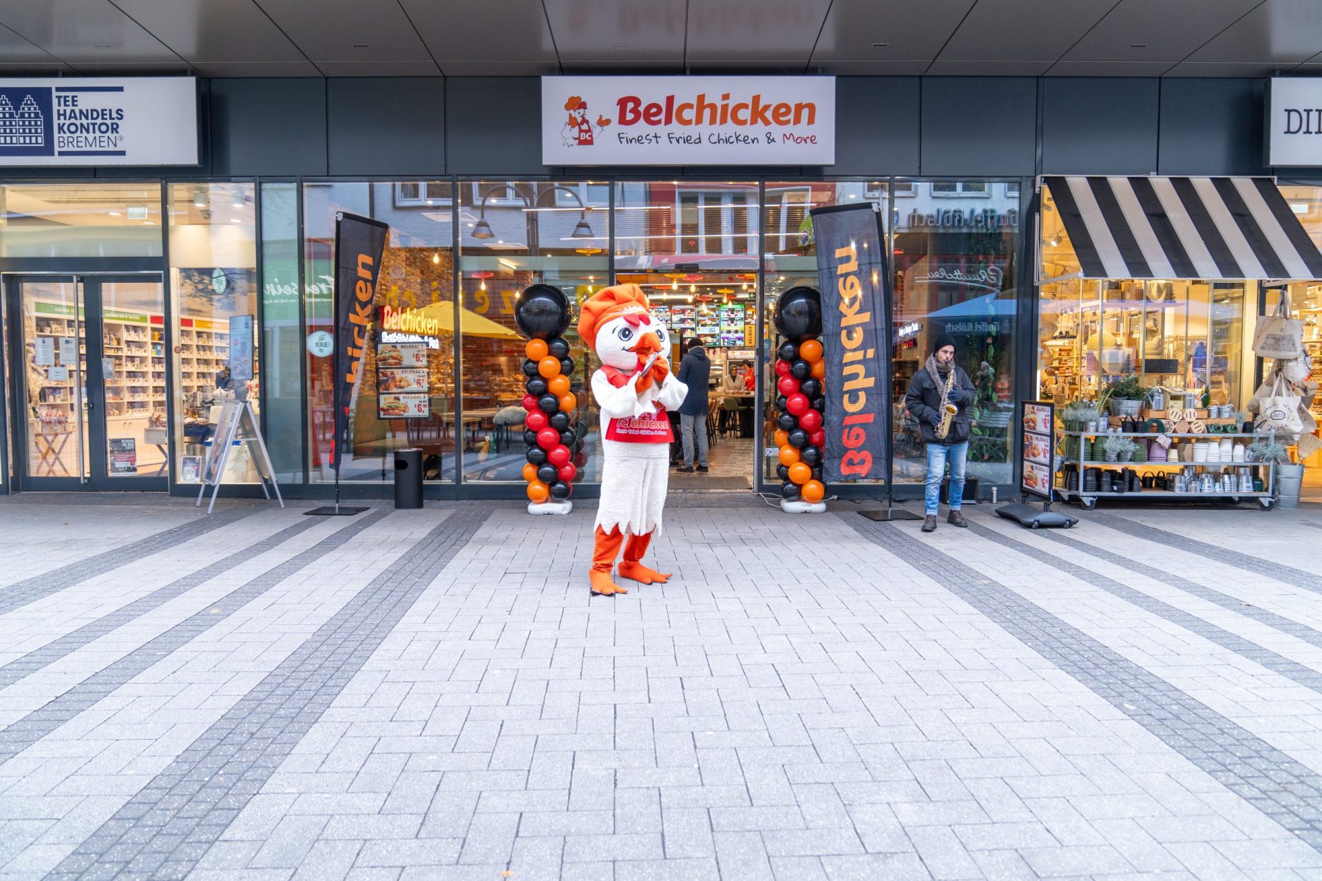 Feestelijke opening van Belchicken restaurant in Keulen