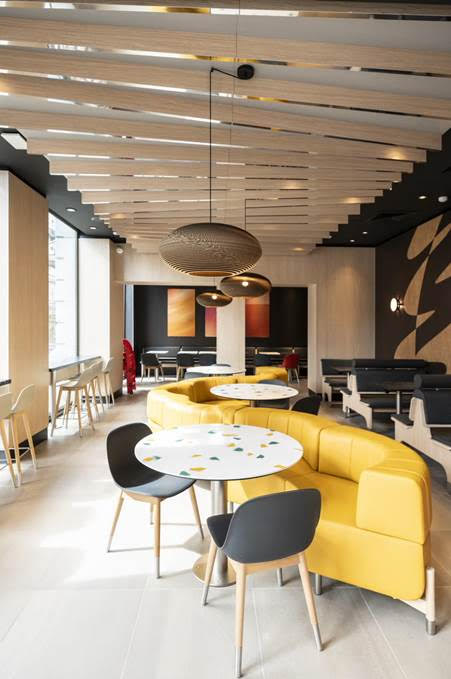 McDonald’s Bourse célèbre le nouveau design durable de l’enseigne