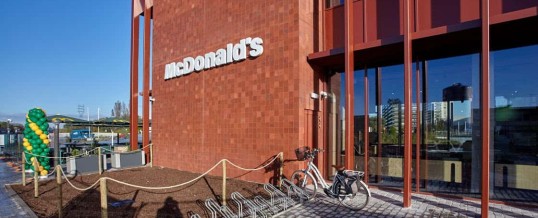 Gloednieuw McDonald’s restaurant opende ​in Mechels stadsvernieuwingsproject Keerdok